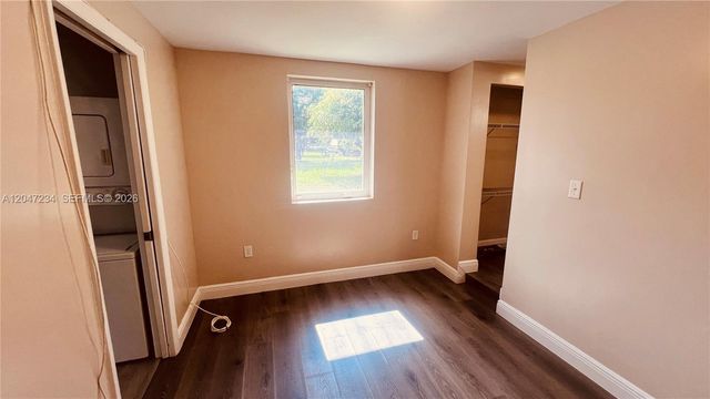 32 NE 169th St 2, North Miami Beach, FL 33162
