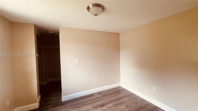 32 NE 169th St 2, North Miami Beach, FL 33162