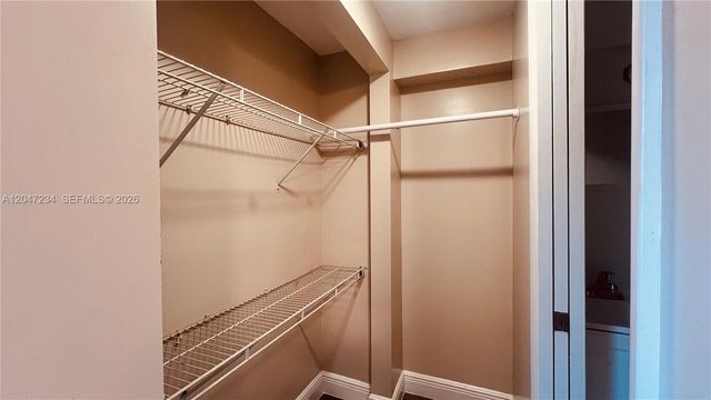 32 NE 169th St 2, North Miami Beach, FL 33162