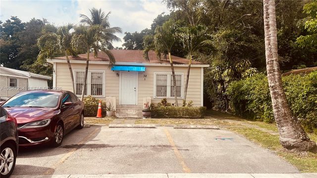 32 NE 169th St 2, North Miami Beach, FL 33162