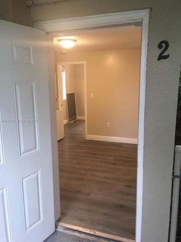 32 NE 169th St 2, North Miami Beach, FL 33162