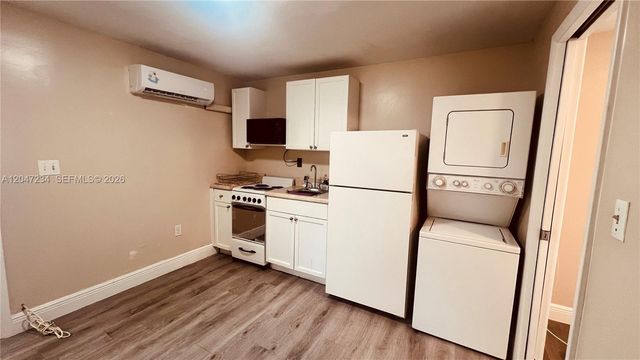 32 NE 169th St 2, North Miami Beach, FL 33162