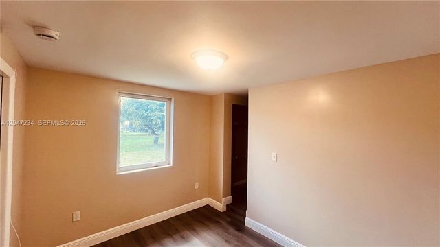 32 NE 169th St 2, North Miami Beach, FL 33162