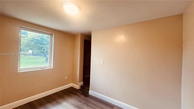 32 NE 169th St 2, North Miami Beach, FL 33162
