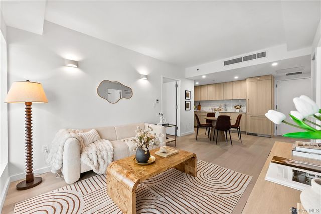 33-71 Prince St 8D, Flushing, NY 11354