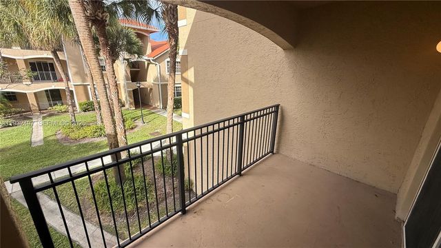 220 SW 116th Ave 15-206, Pembroke Pines, FL 33025