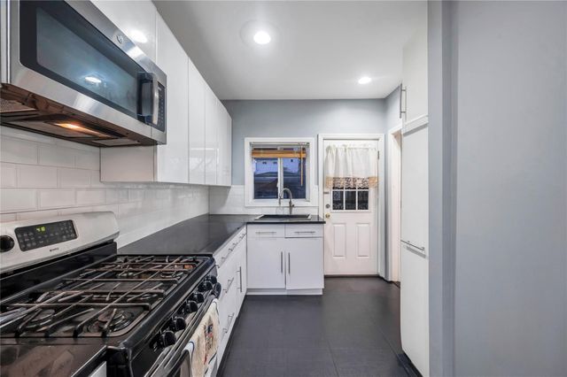 86-31 131 St, Richmond Hill, NY 11418