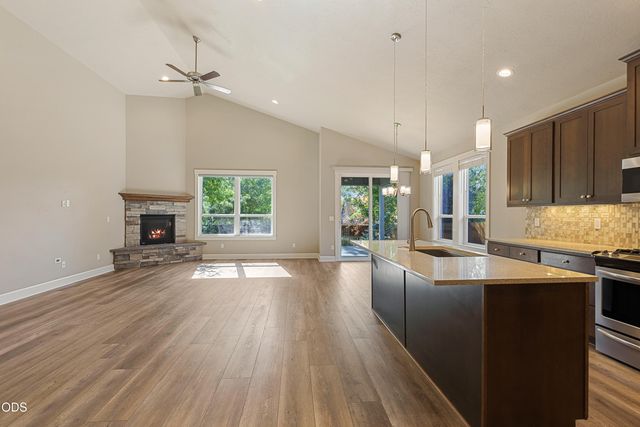 1646 NW Upas Avenue, Redmond, OR 97756