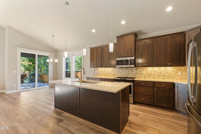 1646 NW Upas Avenue, Redmond, OR 97756