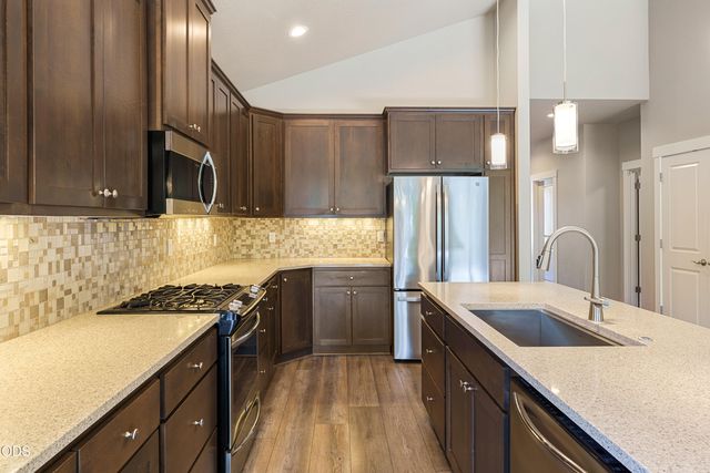 1646 NW Upas Avenue, Redmond, OR 97756