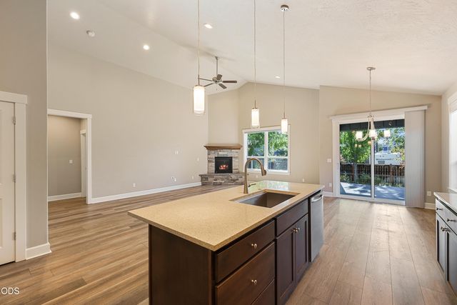 1646 NW Upas Avenue, Redmond, OR 97756