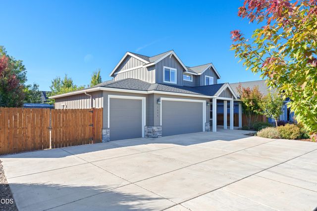 1646 NW Upas Avenue, Redmond, OR 97756