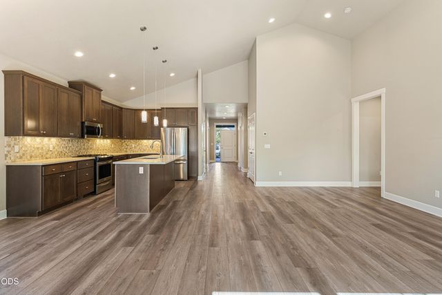 1646 NW Upas Avenue, Redmond, OR 97756