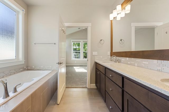 1646 NW Upas Avenue, Redmond, OR 97756