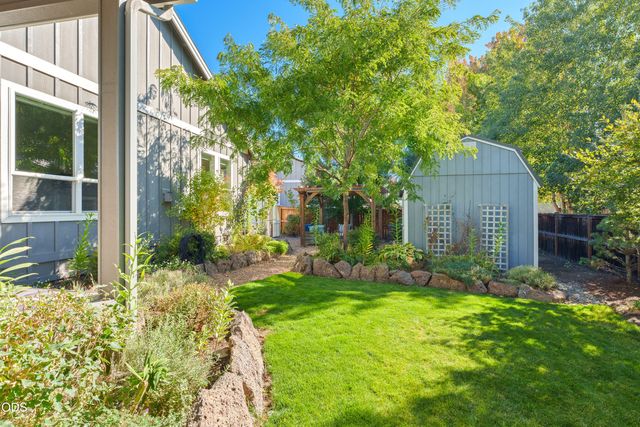1646 NW Upas Avenue, Redmond, OR 97756