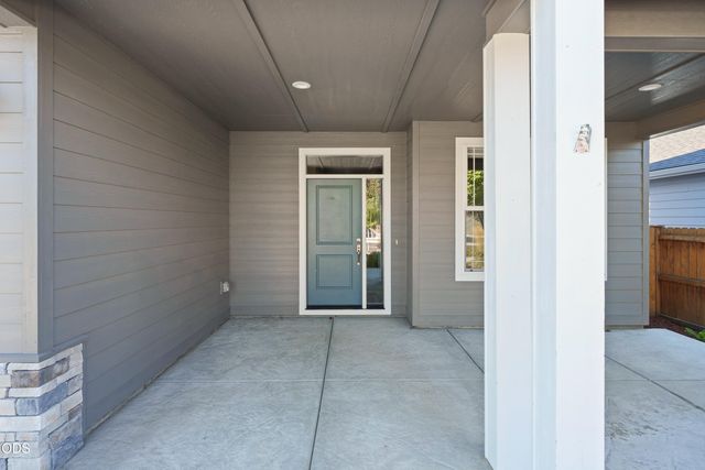 1646 NW Upas Avenue, Redmond, OR 97756