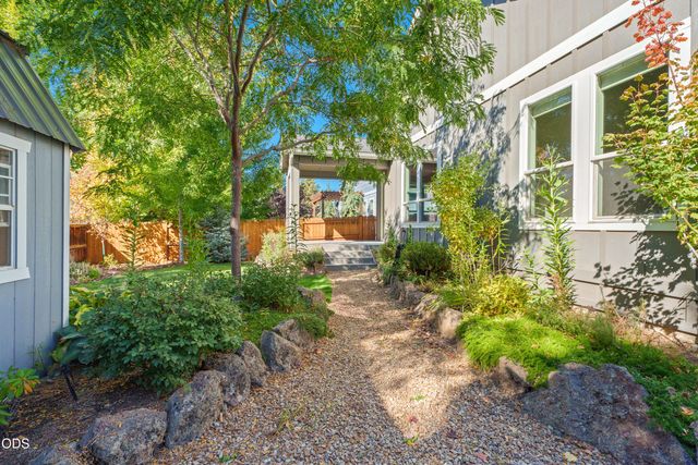 1646 NW Upas Avenue, Redmond, OR 97756