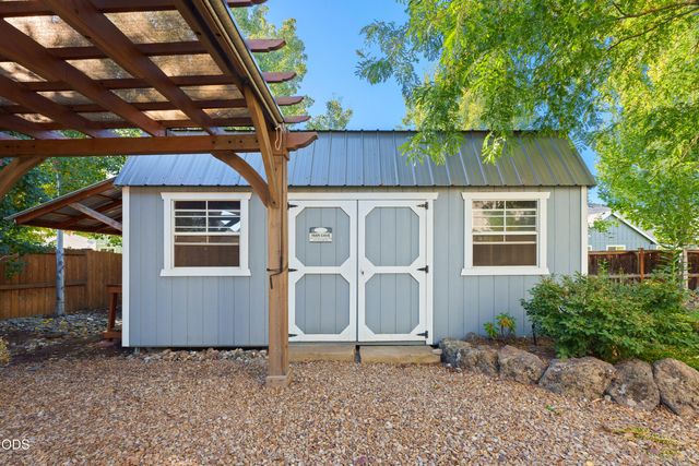 1646 NW Upas Avenue, Redmond, OR 97756