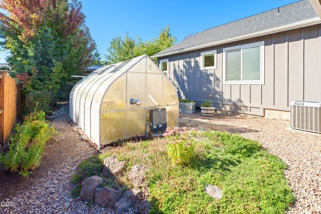 1646 NW Upas Avenue, Redmond, OR 97756