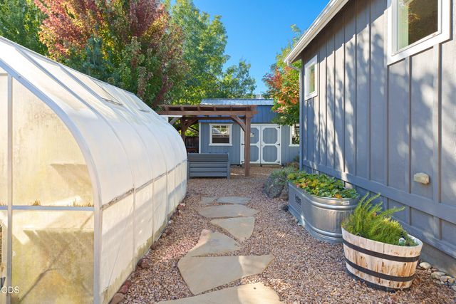 1646 NW Upas Avenue, Redmond, OR 97756