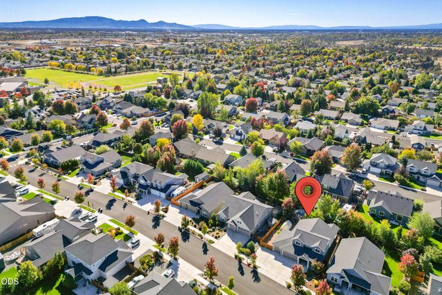 1646 NW Upas Avenue, Redmond, OR 97756