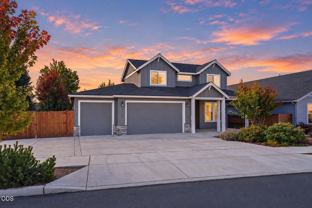 1646 NW Upas Avenue, Redmond, OR 97756