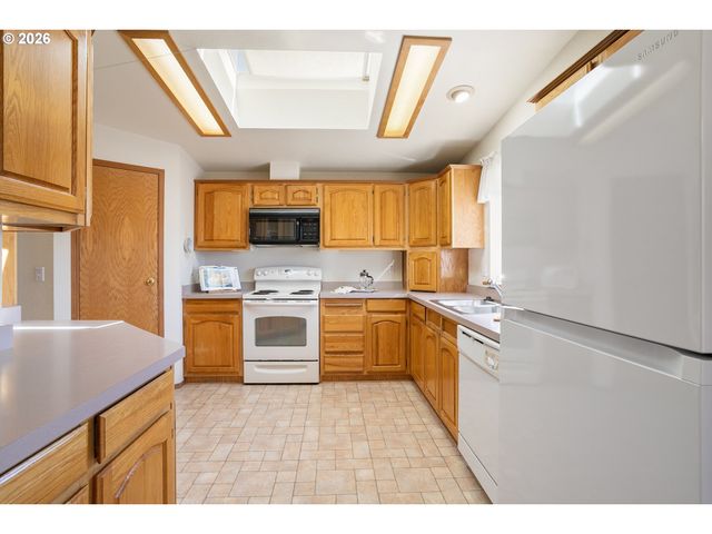 3700 BABCOCK Ln 87, Eugene, OR 97401