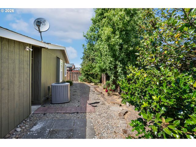3700 BABCOCK Ln 87, Eugene, OR 97401
