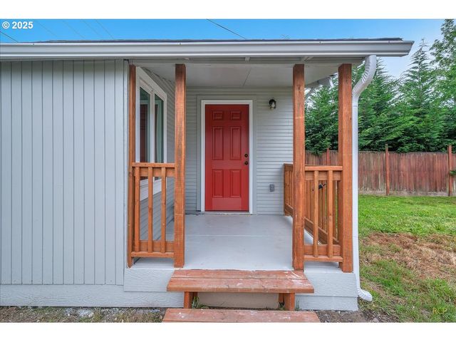 328 18TH Ave, Longview, WA 98632