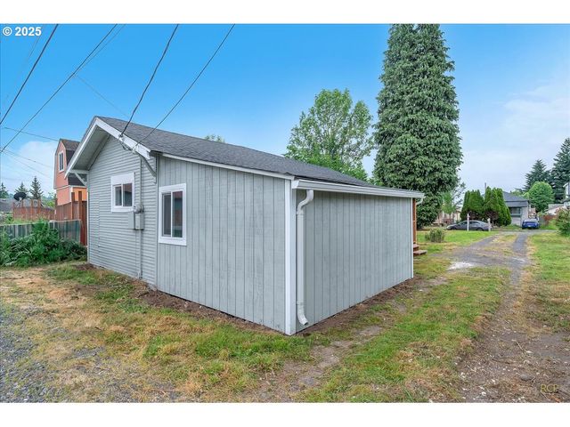 328 18TH Ave, Longview, WA 98632