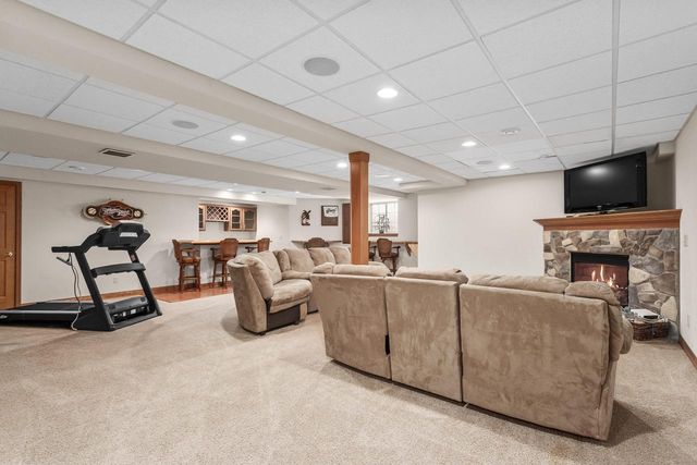 2394 Wildlife COURT, Richfield, WI 53076