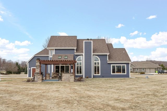 2394 Wildlife COURT, Richfield, WI 53076