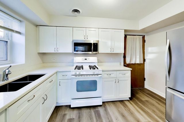 7404 N Sheridan Road G, Chicago, IL 60626