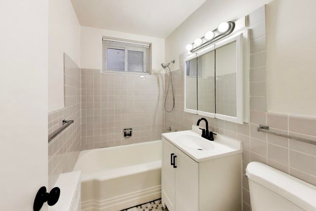 7404 N Sheridan Road G, Chicago, IL 60626