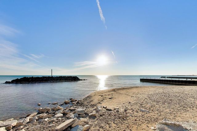 7404 N Sheridan Road G, Chicago, IL 60626