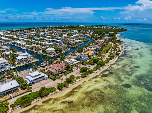 W 88 Plaza Del Lago, Lower Matecumbe, FL 33036