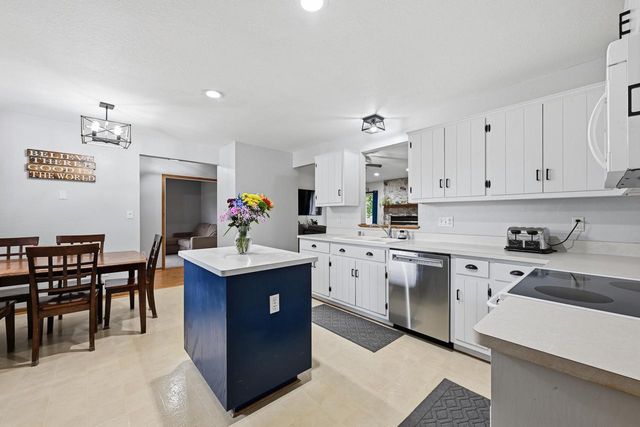 925 E Fitzsimmons ROAD, Oak Creek, WI 53154