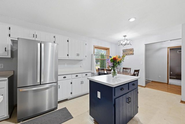 925 E Fitzsimmons ROAD, Oak Creek, WI 53154