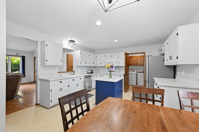 925 E Fitzsimmons ROAD, Oak Creek, WI 53154