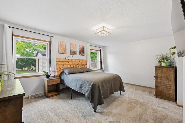 925 E Fitzsimmons ROAD, Oak Creek, WI 53154
