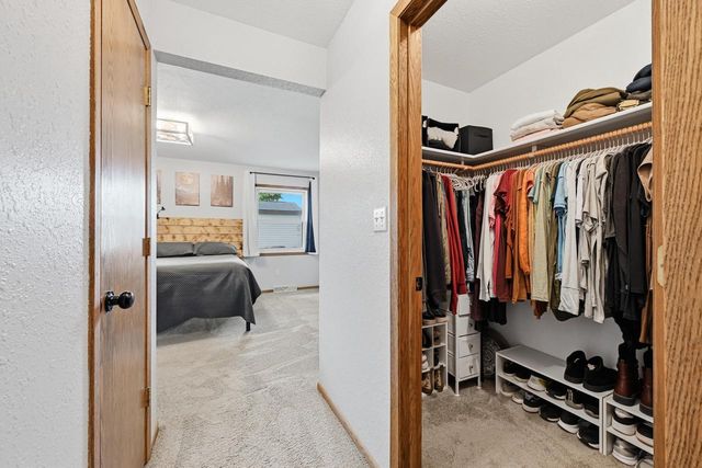 925 E Fitzsimmons ROAD, Oak Creek, WI 53154