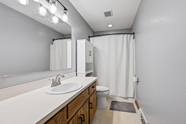 925 E Fitzsimmons ROAD, Oak Creek, WI 53154