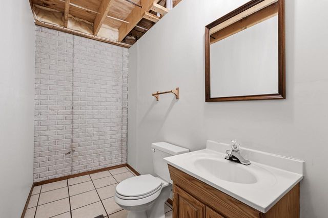 925 E Fitzsimmons ROAD, Oak Creek, WI 53154
