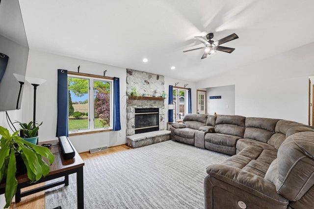 925 E Fitzsimmons ROAD, Oak Creek, WI 53154
