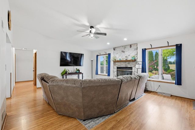 925 E Fitzsimmons ROAD, Oak Creek, WI 53154