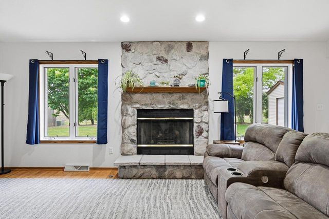 925 E Fitzsimmons ROAD, Oak Creek, WI 53154