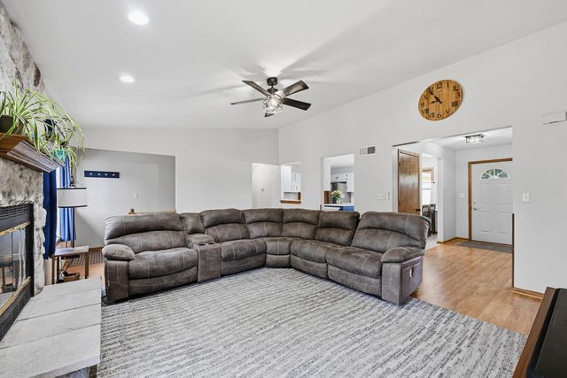 925 E Fitzsimmons ROAD, Oak Creek, WI 53154