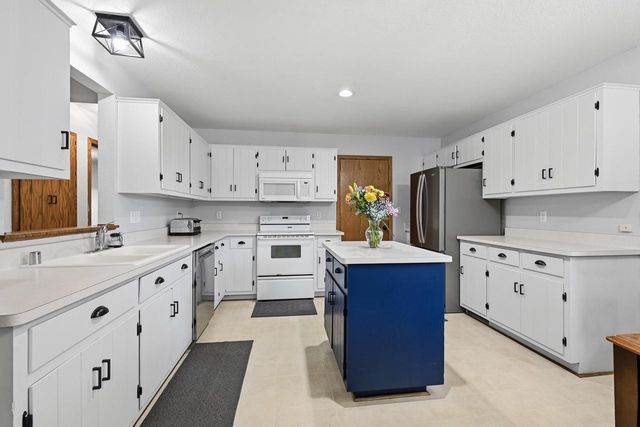 925 E Fitzsimmons ROAD, Oak Creek, WI 53154