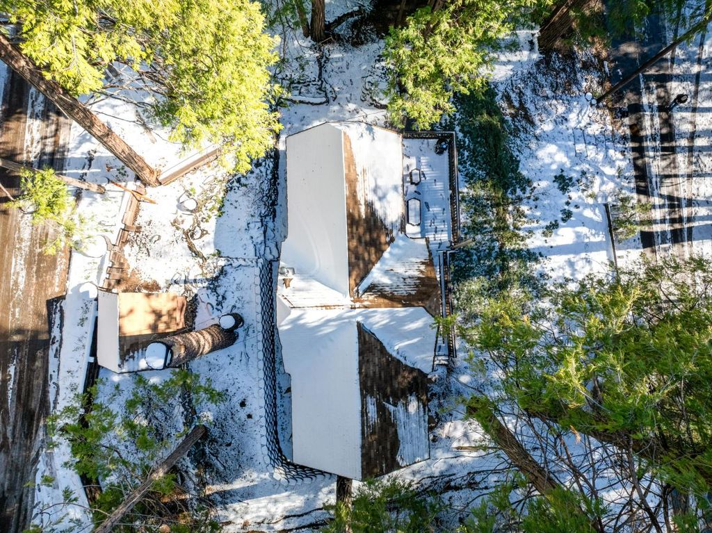Image 24 of property listing at 42032 Hemlock Lane, Shaver Lake, CA 93664