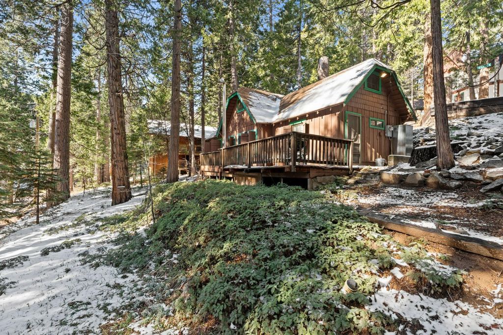 Image 4 of property listing at 42032 Hemlock Lane, Shaver Lake, CA 93664